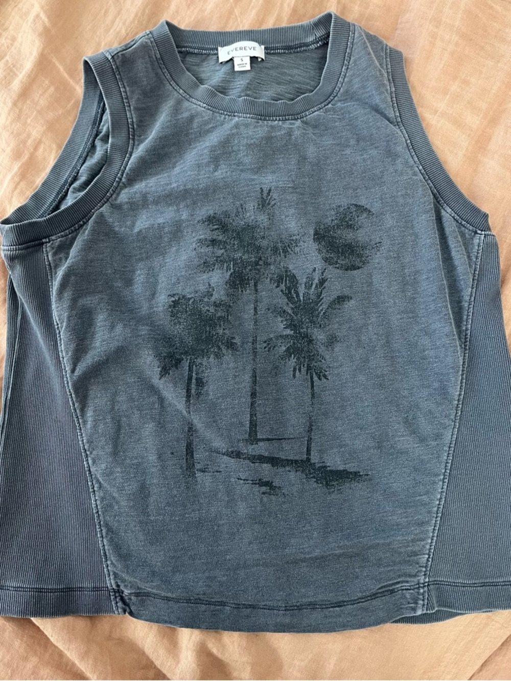 Evereve palm tank navy blue with graphic size small